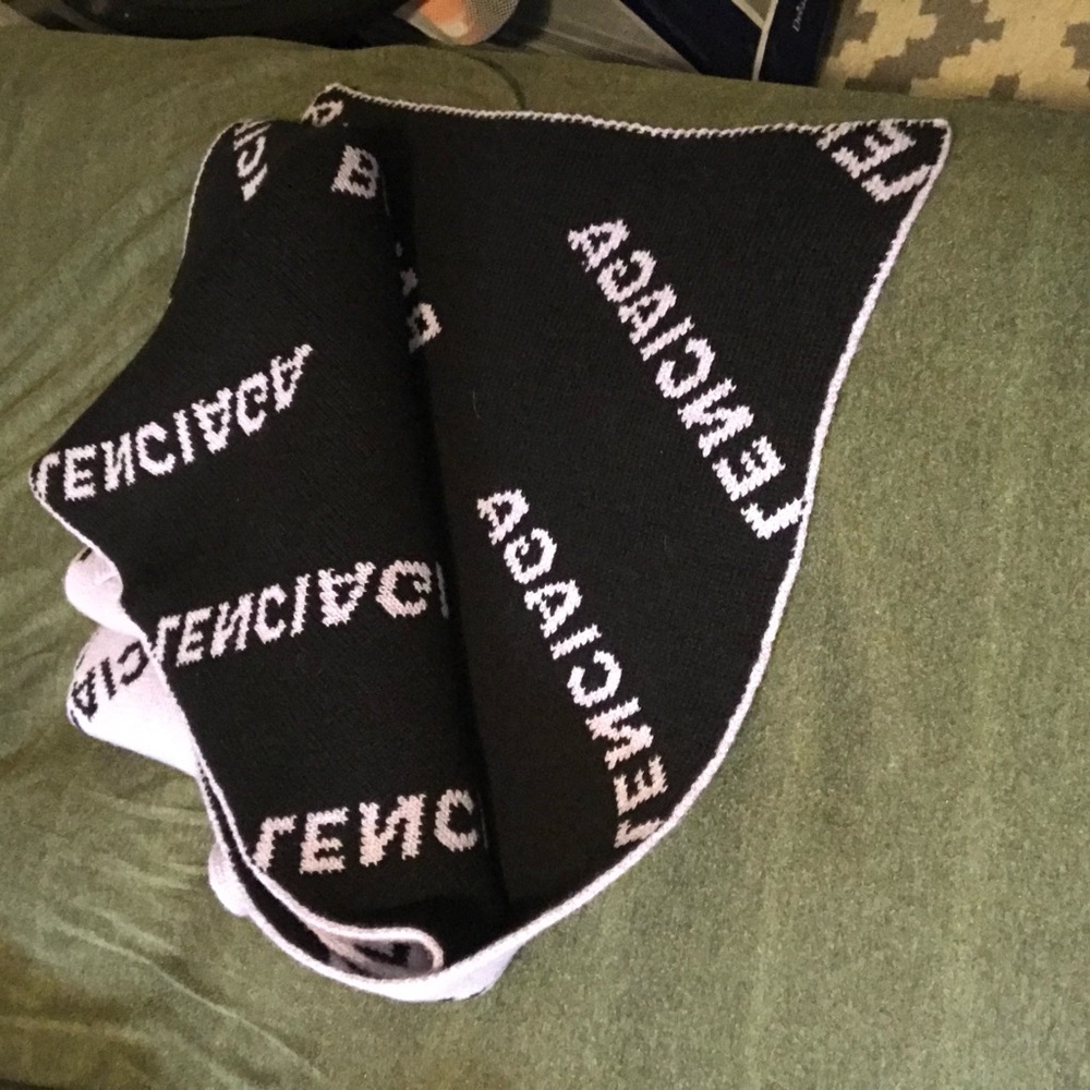 Balenciaga Black and Lavender Knit Scarf